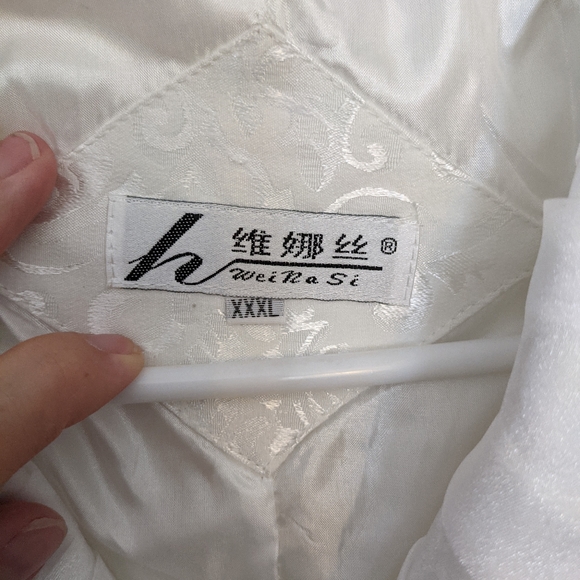 Gorgeous white w/maroon Asian jacket - Picture 5 of 8